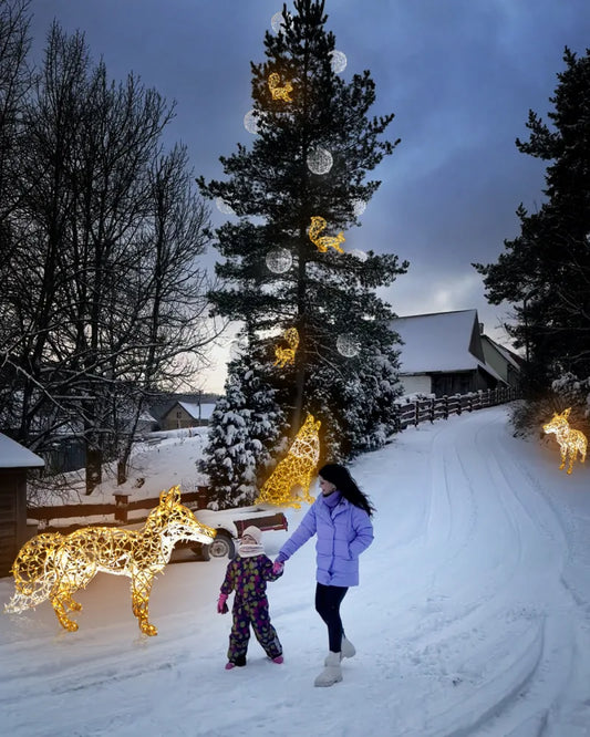 Light Squirrel – playful, elegant & glowing in gold